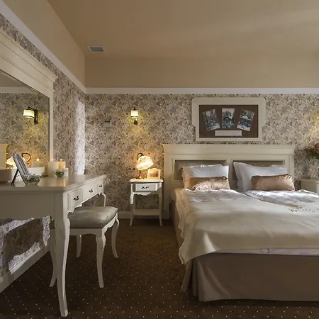 Mozart Hotel *